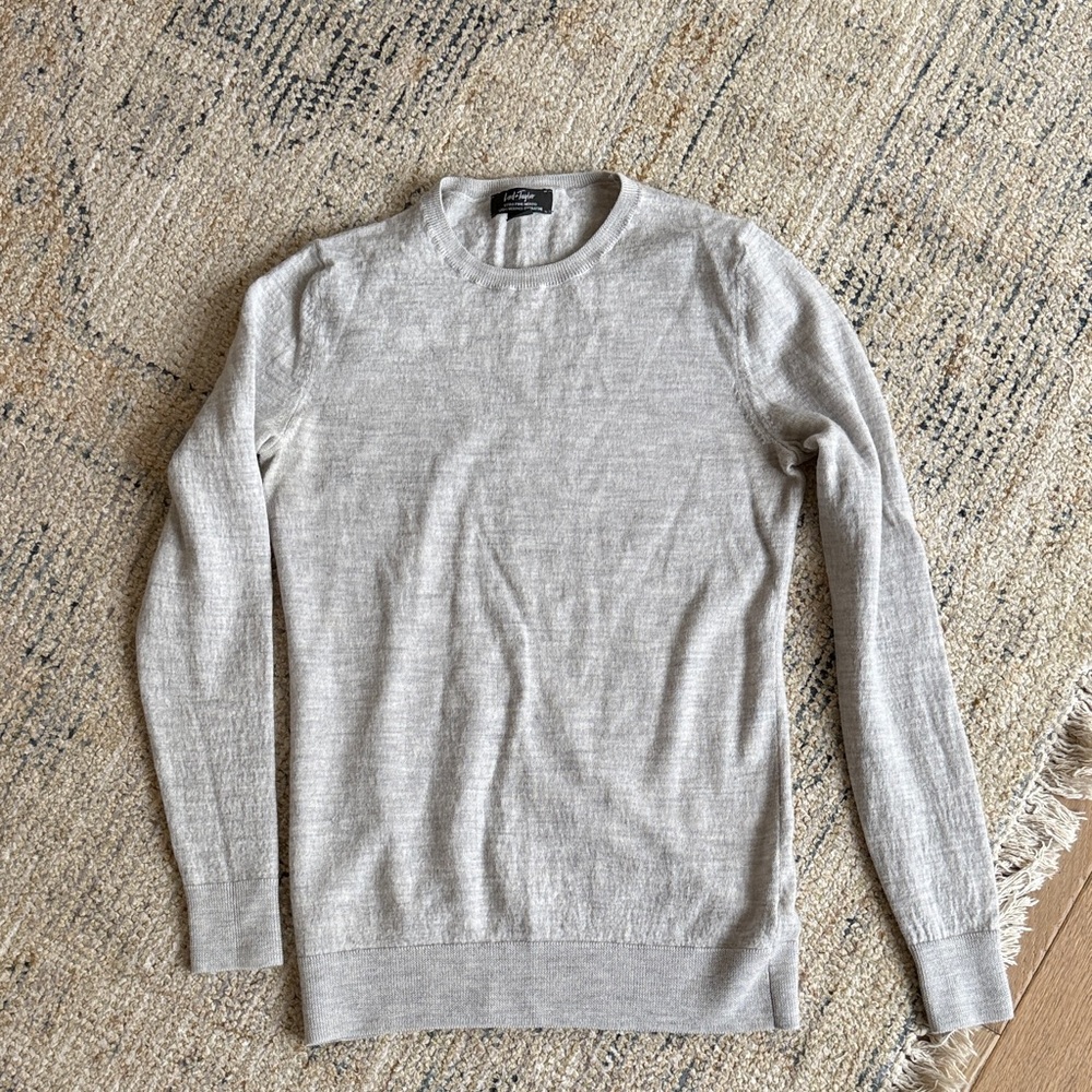 Lord and Taylor Woman’s 100% merino wool Gray Sweater